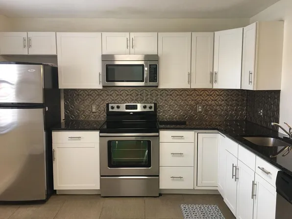 2007 W LAKEVIEW Drive W, Royal Palm Beach, FL 33411