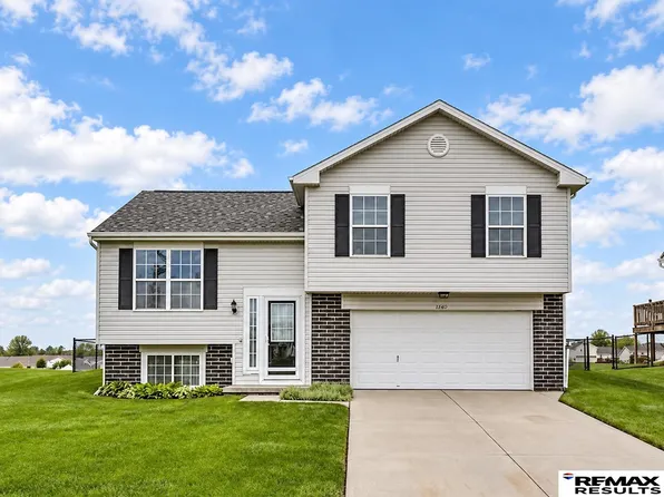 14412 Canyon Dr, Bellevue, NE 68123