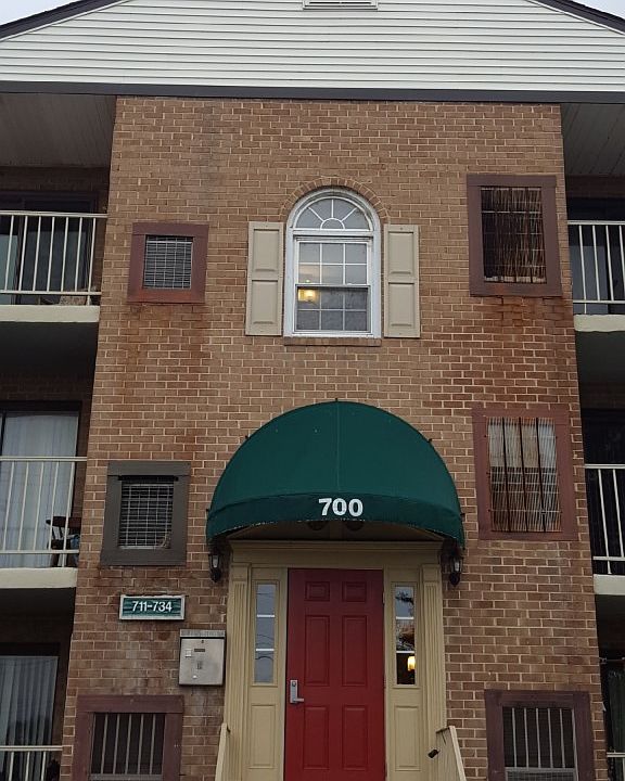 1st image of 733 Governor Cir