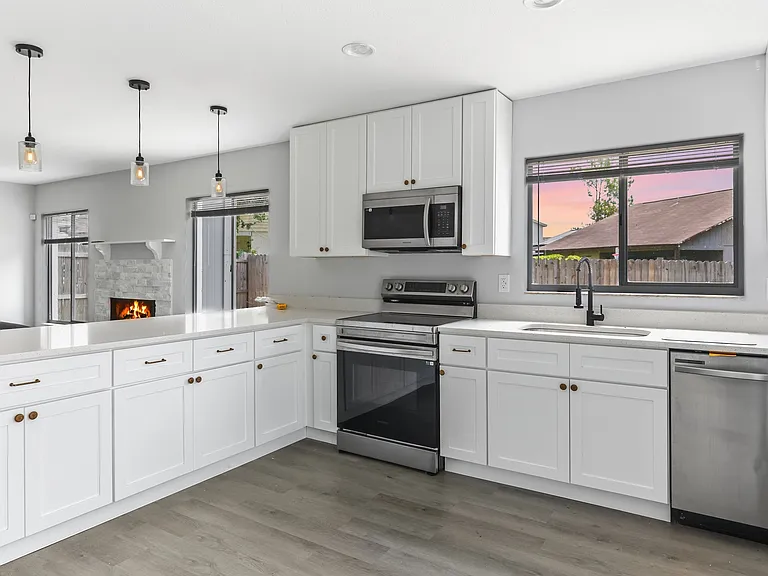 1306 Bramblewood Dr — Photo 1