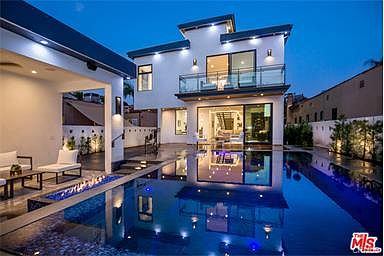 1st image of 909 S Curson Ave