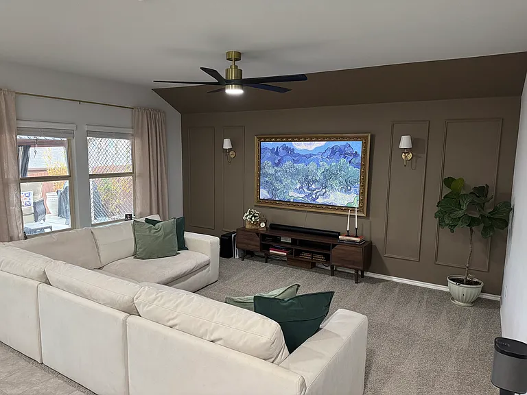 721 Whitecomb Ln — Photo 3