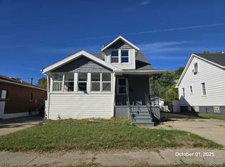 6837 Braun St, Center Line, MI 48015