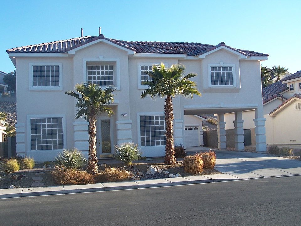 Beautiful home with professional desert landscaping!