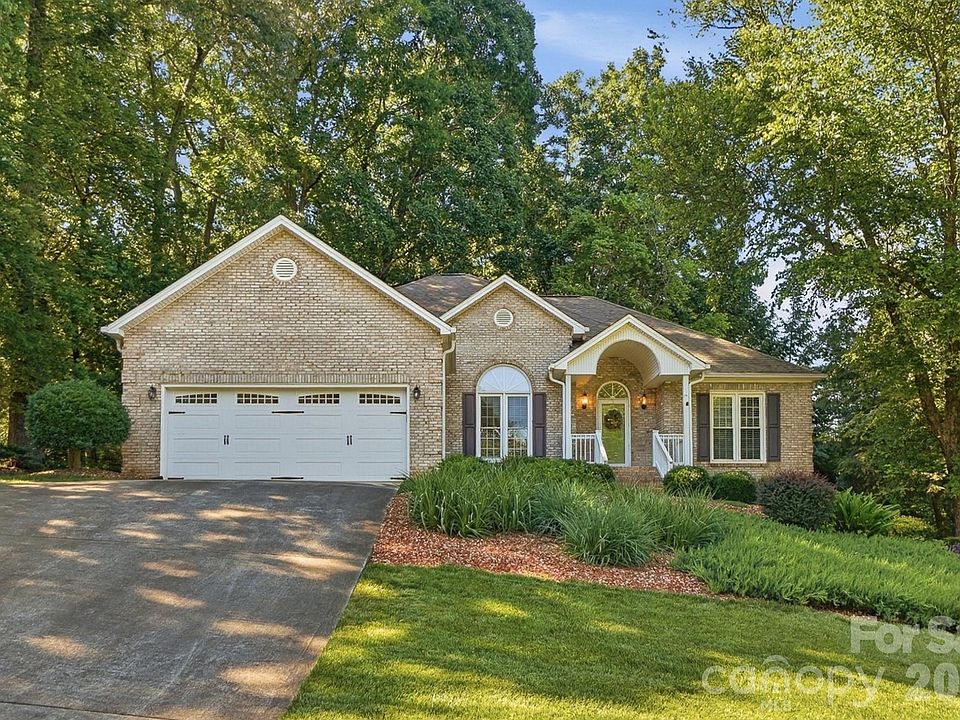 1st image of 1506 Village Ct