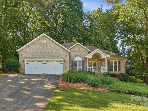 1506 Village Ct, Gastonia, NC 28054