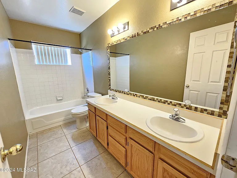 9827 N Stonecreek Pl — Photo 15