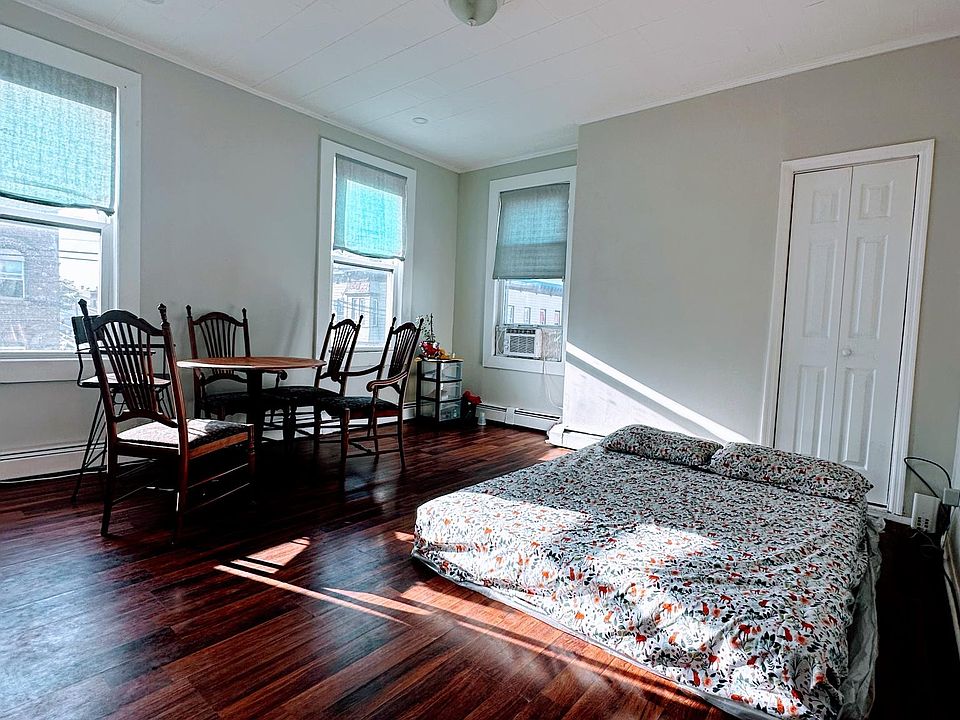 2nd image of 1168 Summit Ave APT 2