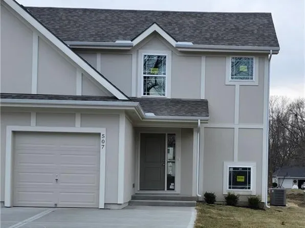 507 W Smith St, Spring Hill, KS 66083