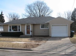 102 Lox Ct, Combined Locks, WI 54113