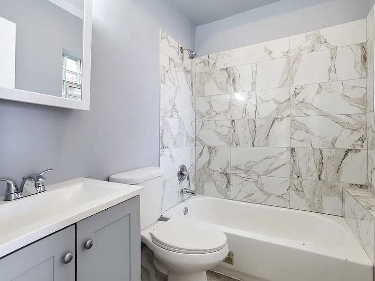 7255 S Calumet Ave — Photo 6