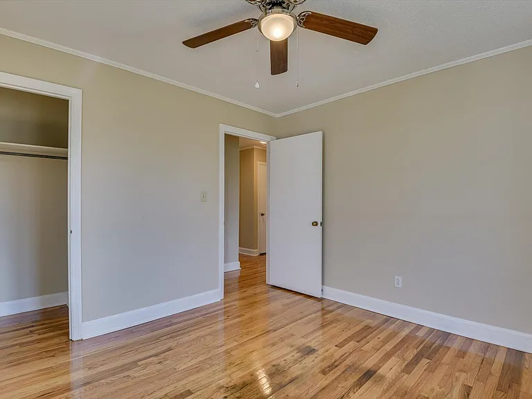 302 Burgess Dr — Photo 18