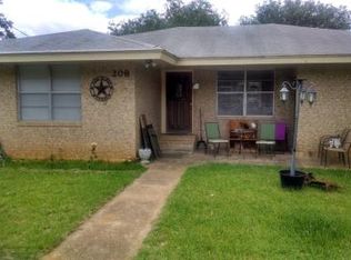 208 W 23rd St, Pearsall, TX 78061