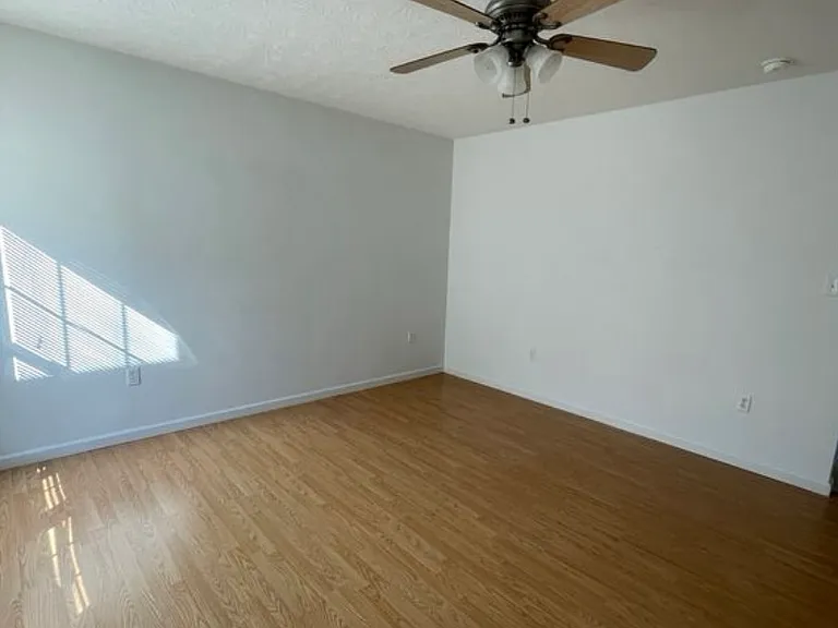 989 Bratton Br #7 — Photo 6