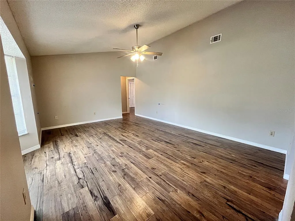 3 bed, 2.0 bath, 1337 sqft, $2,150 — Photo 2