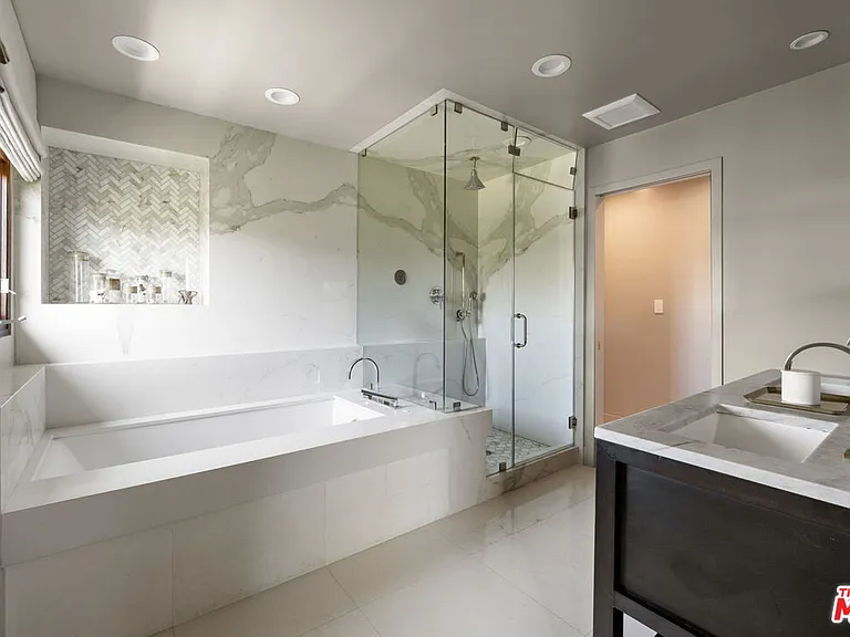 2035 De Mille Dr — Photo 20