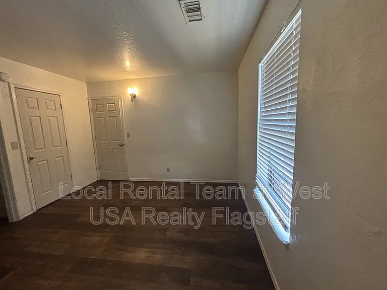 625 S Fountaine St #B — Photo 14