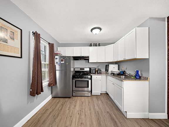3rd image of 222 Albion St