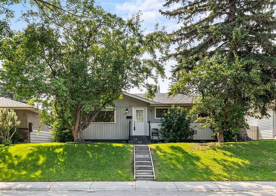 1st image of 127 E Fredson Dr SE