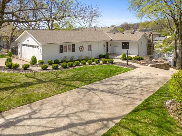 28 C St, Lees Summit, MO 64086