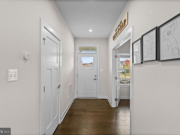 4th image of 105 Cabbage White Dr