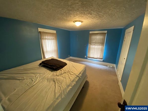 salem-oregon-80487815 picture