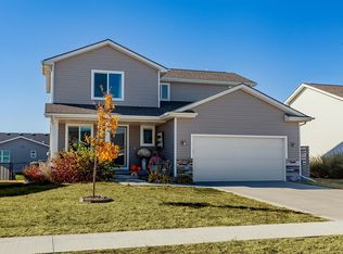 818 NE Meadow Landing Dr, Ankeny, IA 50021