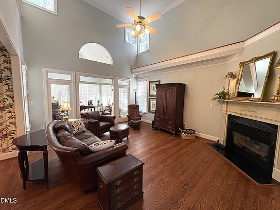 4th image of 306 Lakeside Cir