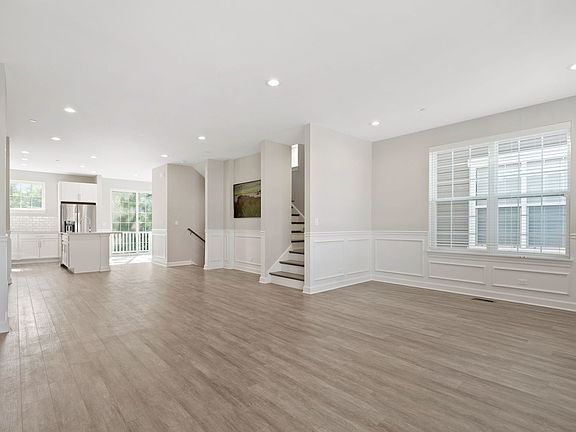 5th image of 1211 Parker Dr