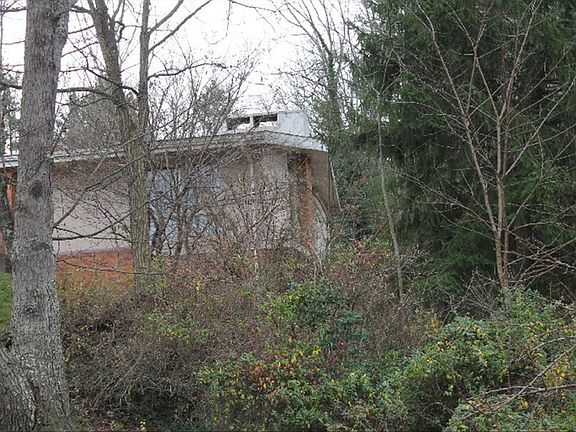 3rd image of 107 Merryhill St