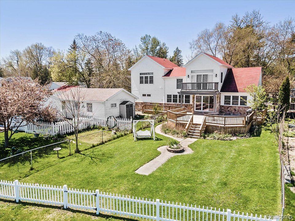 1st image of 7158 Lakeview Dr