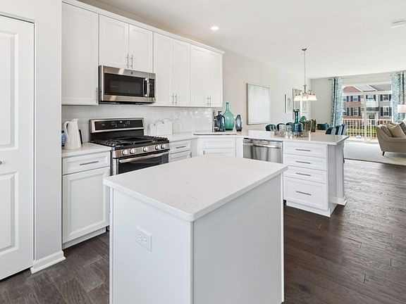 4th image of 2728 Fieldcrest Dr #3104