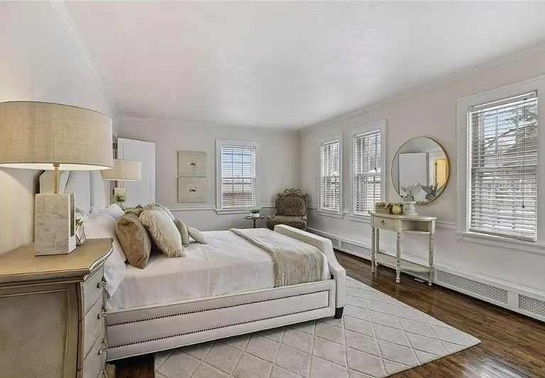 Main level - master bedroom