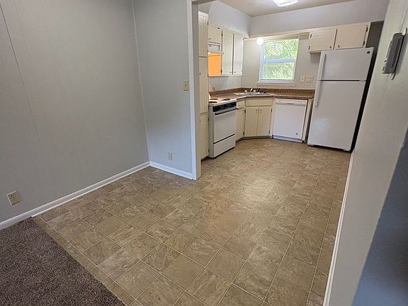 4th image of 1403 E Elm St #19