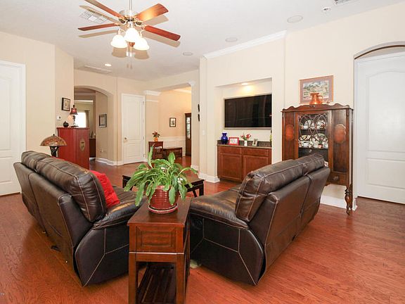 4th image of 109 Willow Falls Trl