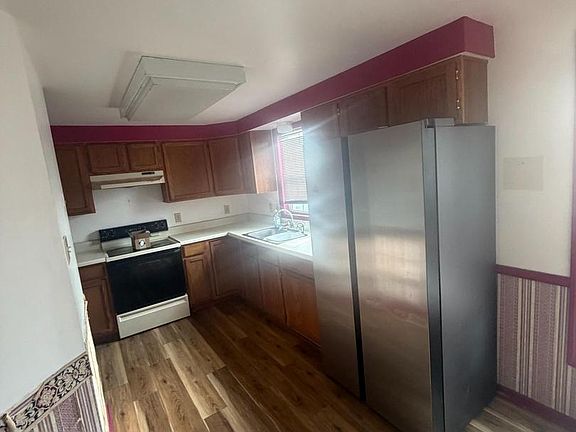 3rd image of 1124 E 14th St