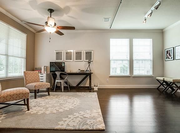 4th image of 2720 Leisure Ln