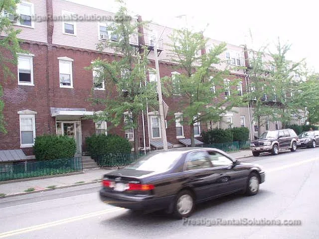1 bed, 1.0 bath, 600 sqft, $2,100 — Photo 1