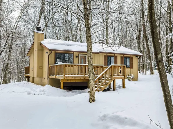 391 Berry Ln, Pocono Lake, PA 18347