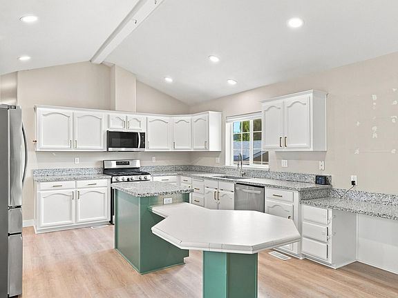 2nd image of 4164 Hackney Way