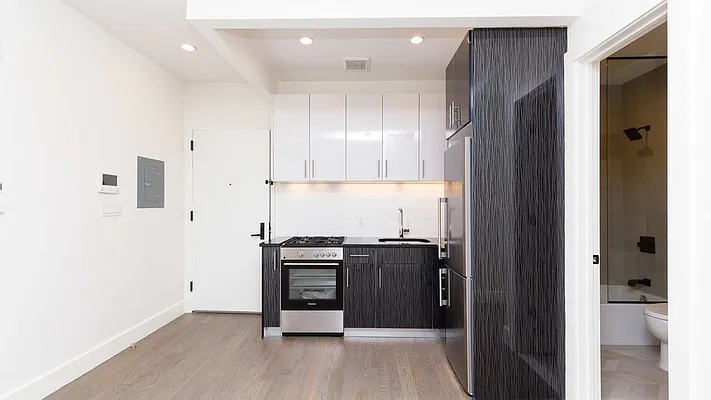 Rented by Nooklyn NYC LLC | media 12