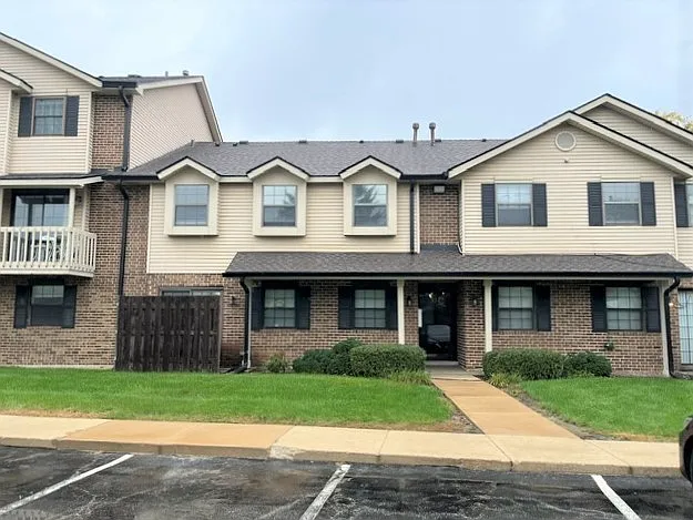 2 bed, 1.5 bath, 992 sqft, $2,000 — Photo 1