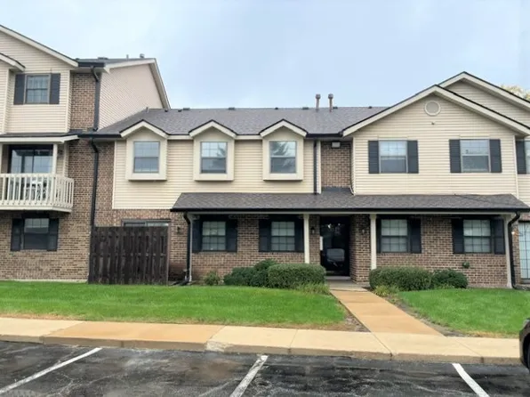 351 S Whispering Hills Dr Unit B, Naperville, IL 60540