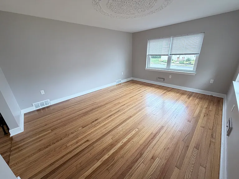 143 E Lincoln Ave — Photo 12