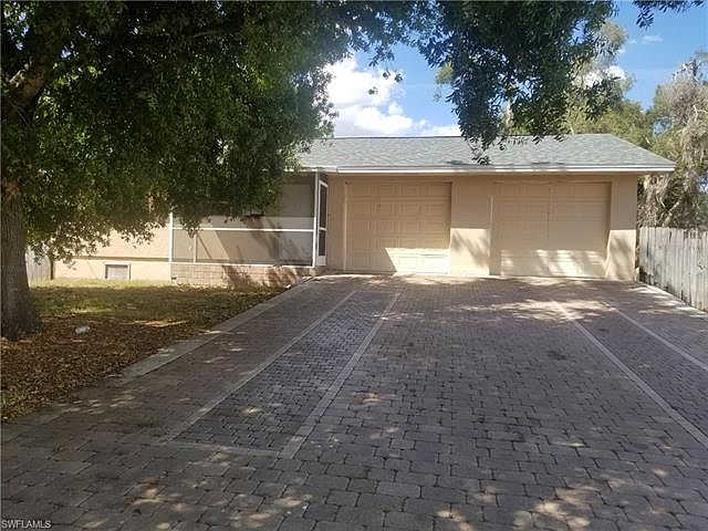 1st image of 210 Brooks Ct