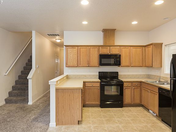 5th image of 653 SE Shega Ct