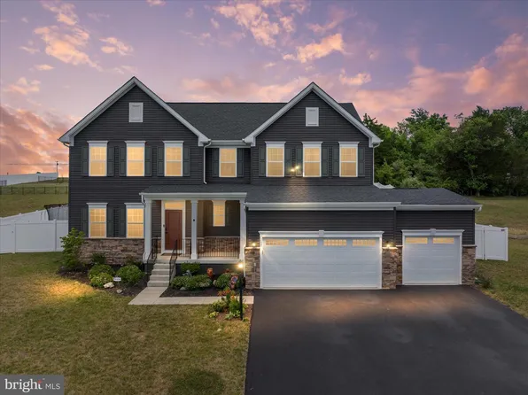 207 Decatur Cir, Stephens City, VA 22655