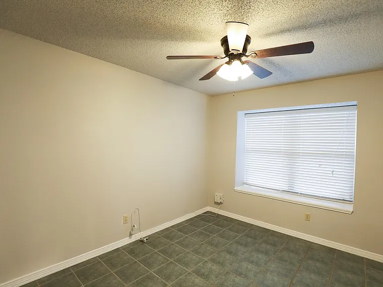 1816 Chatham Dr — Photo 7