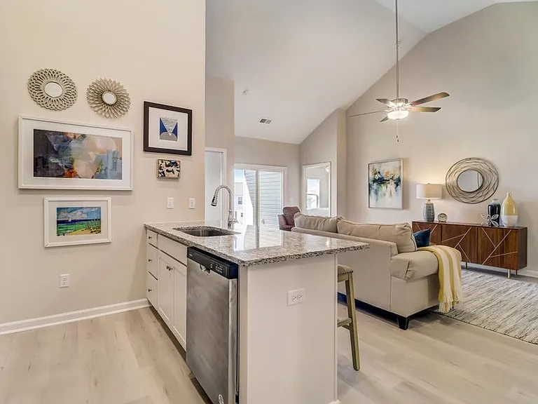 934 Manitou Cir — Photo 4