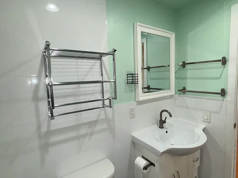 249 S 49th St #206 — Photo 13